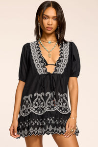 BLACK EYELET|1