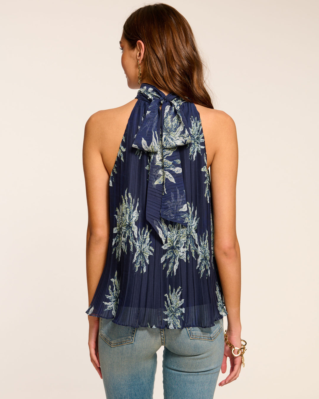 rtw_2024_january_3_a11241018_racquel_navy-floral_03_1080x.jpg?crop=center&height=1024&v=1734372314&width=1024&em-format=auto&em-quality=85&em-format=auto&em-quality=85