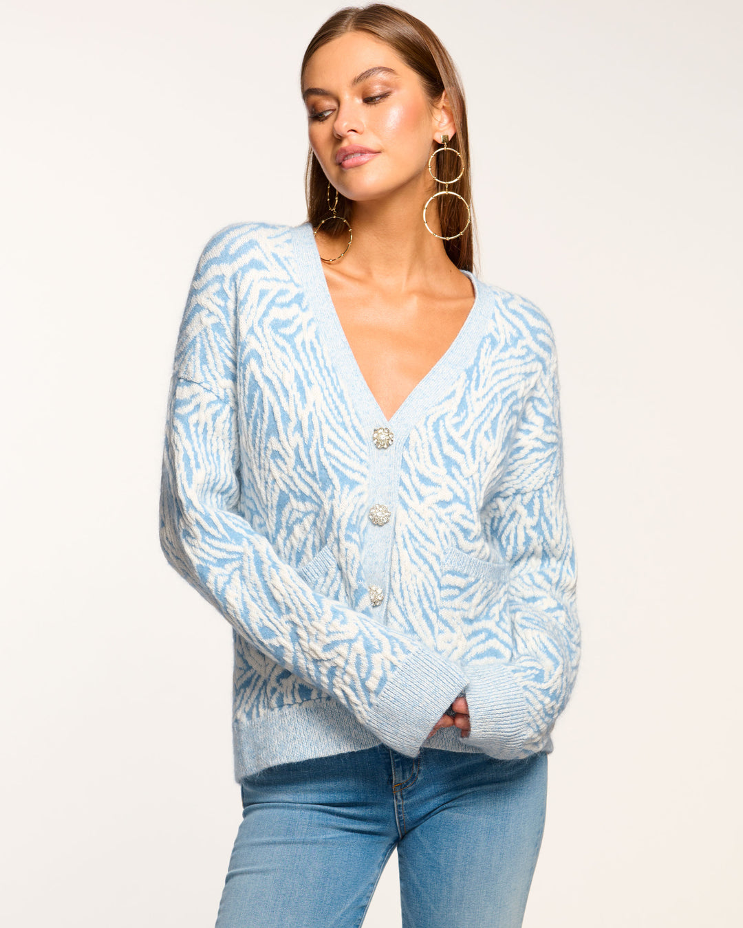 rtw_2024_november_1_a11247014_jelena-cardigan_dream-blue-animal_01_0ed76cb2-9530-4cfc-b241-b5c7a63aa3bd_1080x.jpg?crop=center&height=1024&v=1730127585&width=1024&em-format=auto&em-quality=85&em-format=auto&em-quality=85