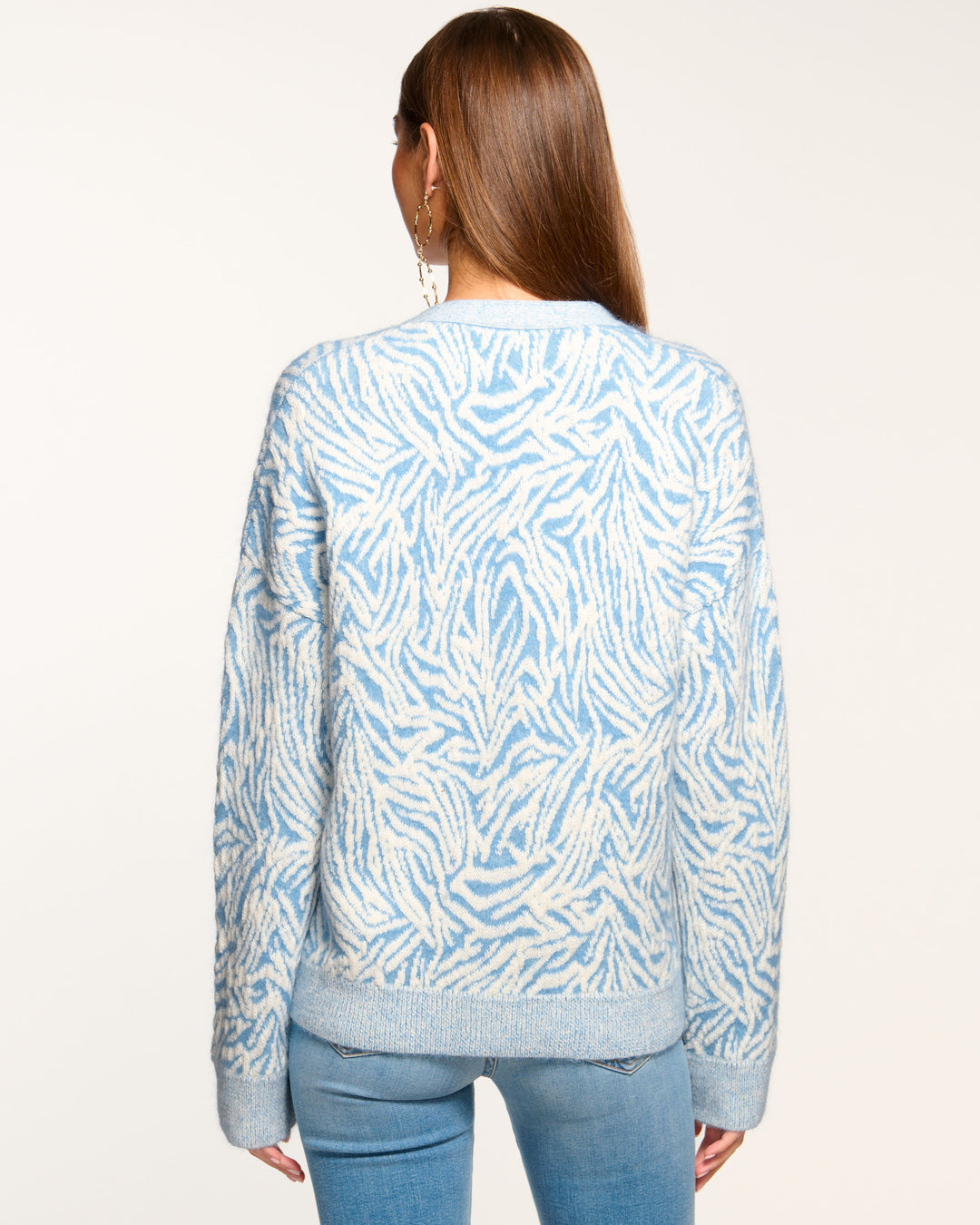 rtw_2024_november_1_a11247014_jelena-cardigan_dream-blue-animal_04_1080x.jpg?crop=center&height=1024&v=1728502286&width=1024&em-format=auto&em-quality=85&em-format=auto&em-quality=85
